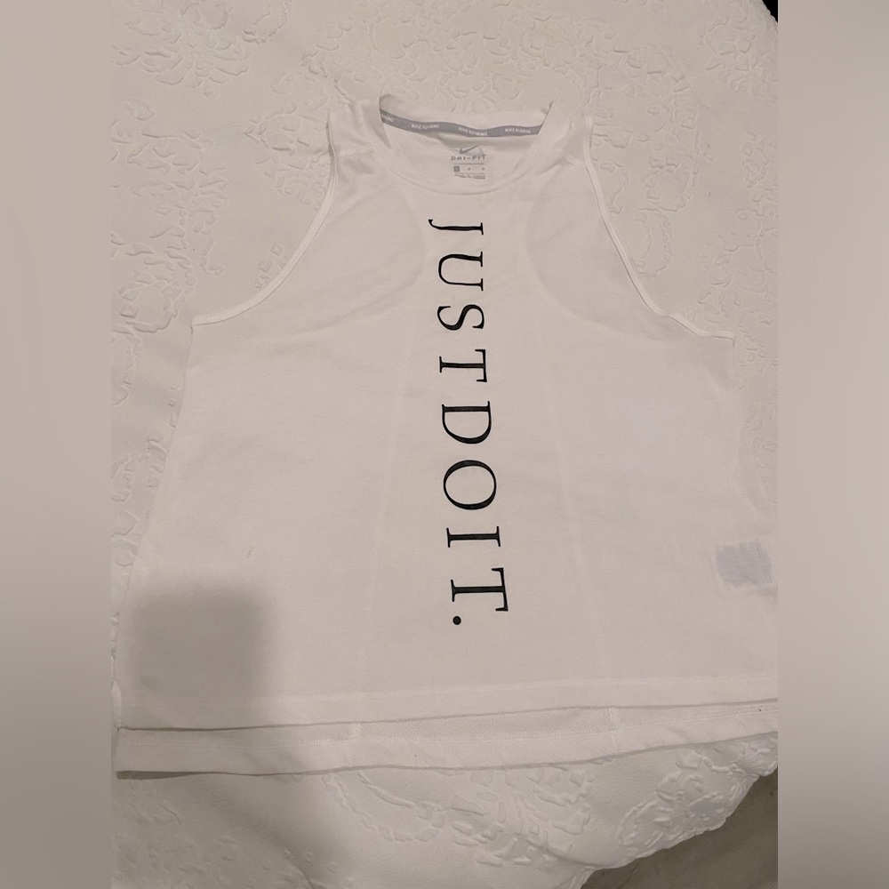 Nike tank.. just do it. Size medium